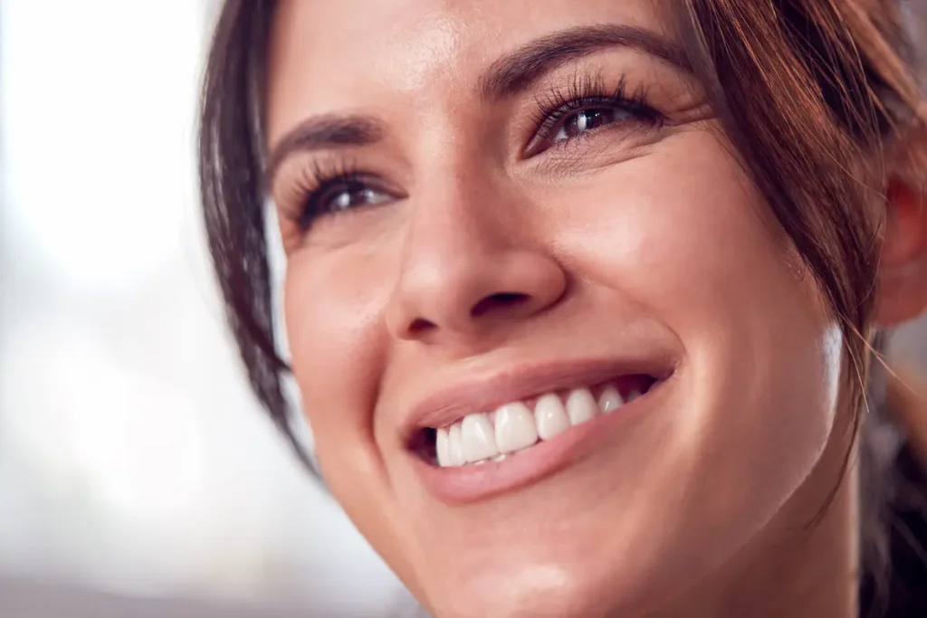 A woman smiling with nice bright white teeth